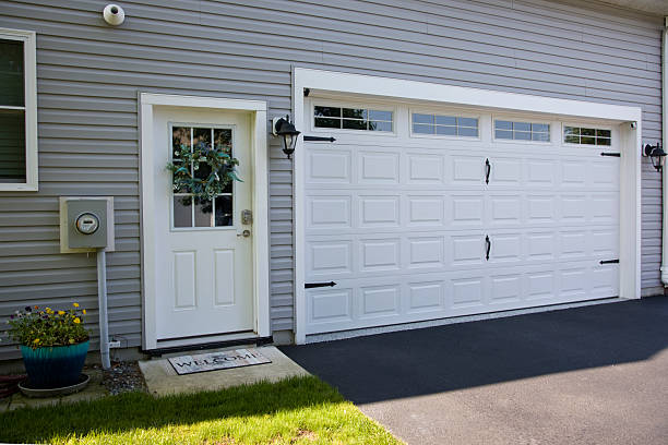 24/7 Emergency Garage Door Panel Replacement experts in Elba, AL
